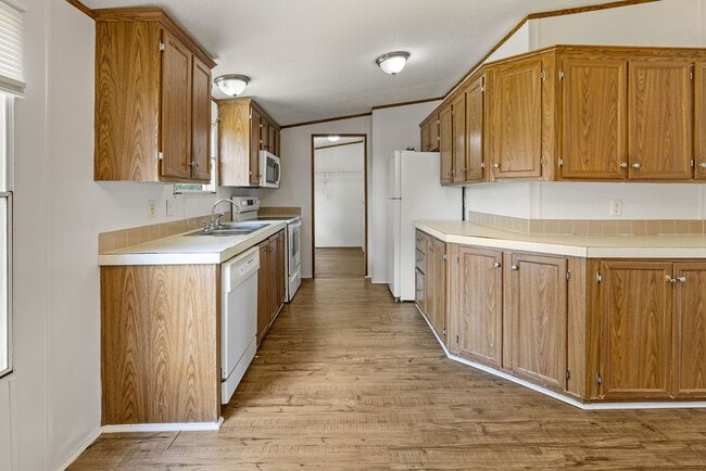 Building Photo - 182 Carmen Blvd