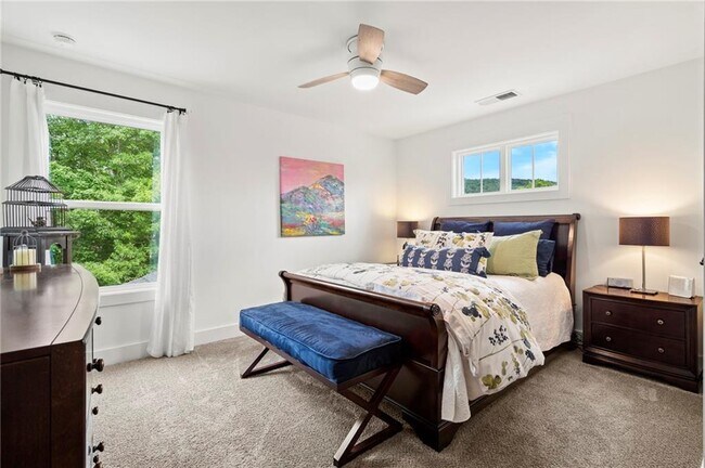 Building Photo - 175 STONELEDGE TRCE N