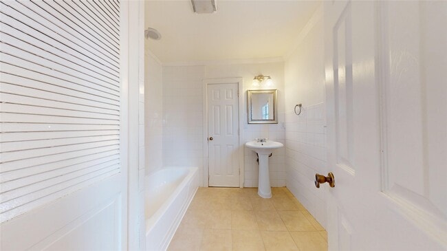 Building Photo - 317 Moody St