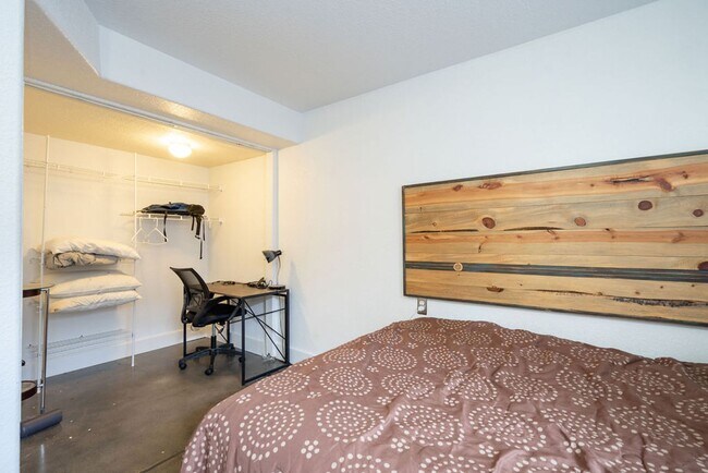 Building Photo - Beautiful and spacious 5 bedroom home located near Long Pond Reservoir in NE Fort Collins