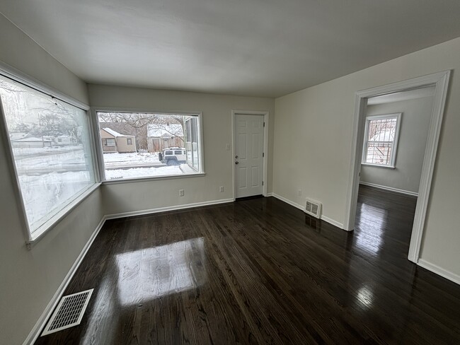 Building Photo - 575 Durbin St