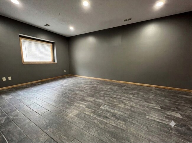Building Photo - 16656 Jackdaw Path