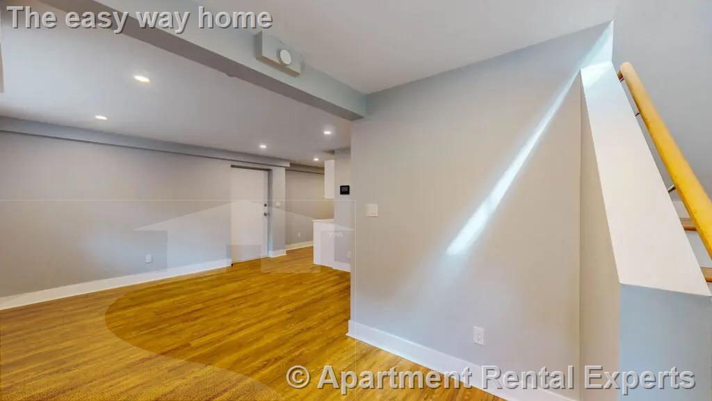 Building Photo - 132 Sherman St