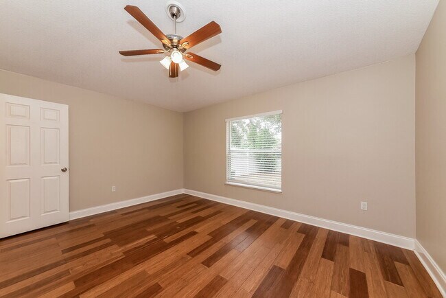 Building Photo - 1018 Brenton Leaf Dr