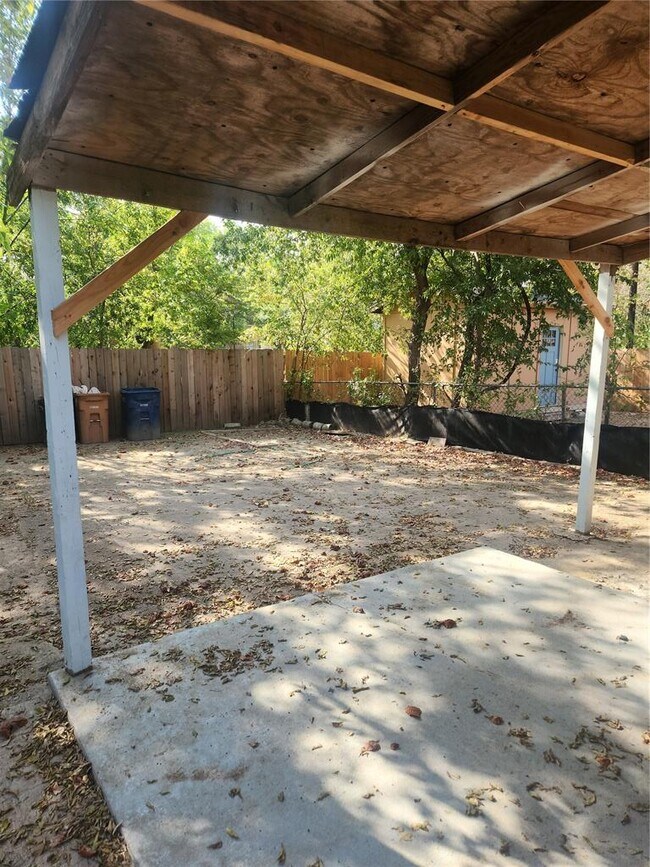 Building Photo - 905 Fieldwood Dr
