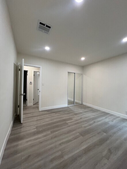 Building Photo - 515 Allen Ave