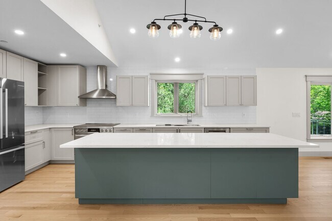 Building Photo - Modern Farmhouse 3 Bedroom 3.5 Barhroom