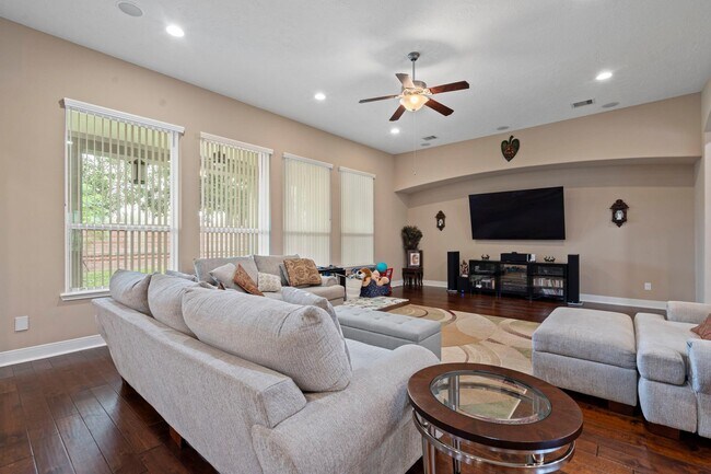 Building Photo - 10602 Comeaux Ln