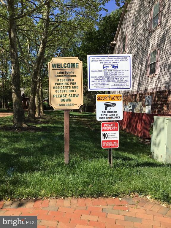 Building Photo - 9708 Lake Point Ct