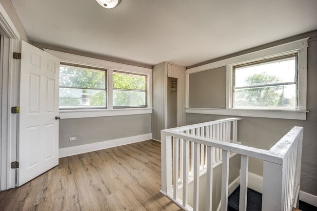 Building Photo - Freshly Updated 3 Bedroom House