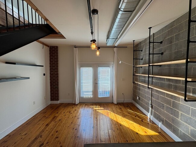 Building Photo - 3205 N Davidson St