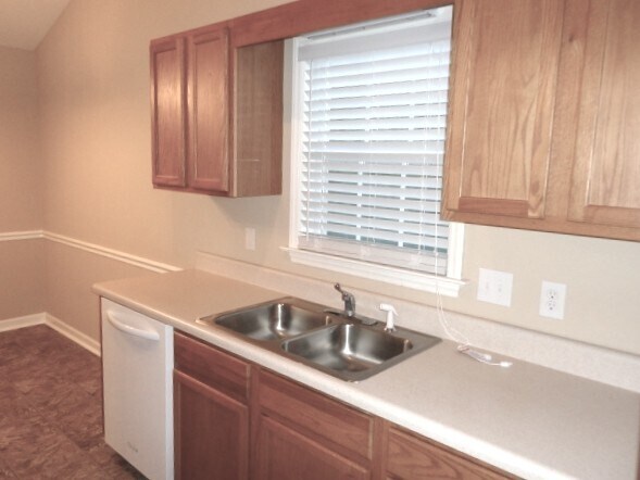Building Photo - 2657 Wynbrook Dr