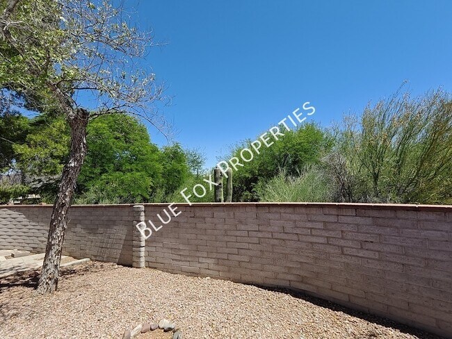 Building Photo - 2781 W Calle Carapan