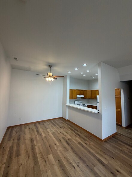 Building Photo - 1317-1332 Hillwood Blvd