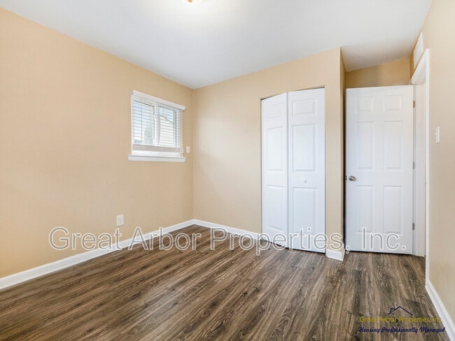 Building Photo - 1088 Studebaker Ave