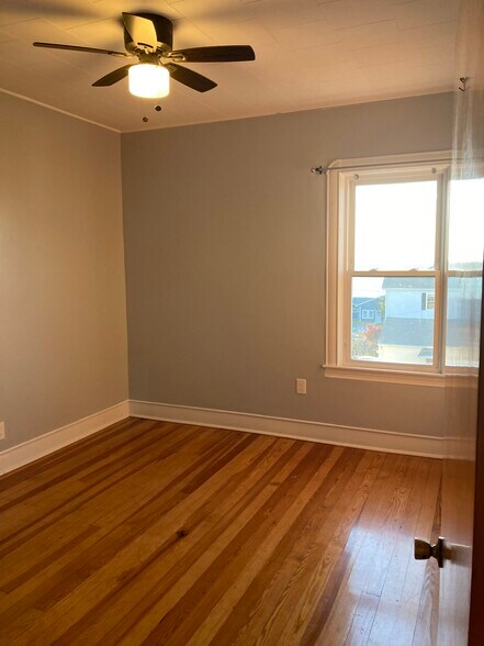 Building Photo - 56 Howland St