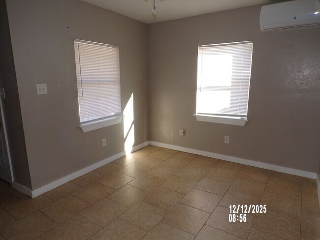 Building Photo - Great re-do