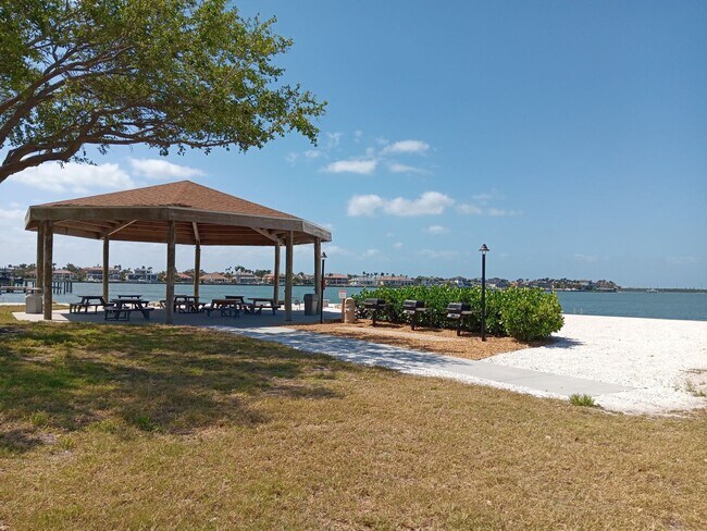 Building Photo - Stunning views, great amenities for 55+ re...