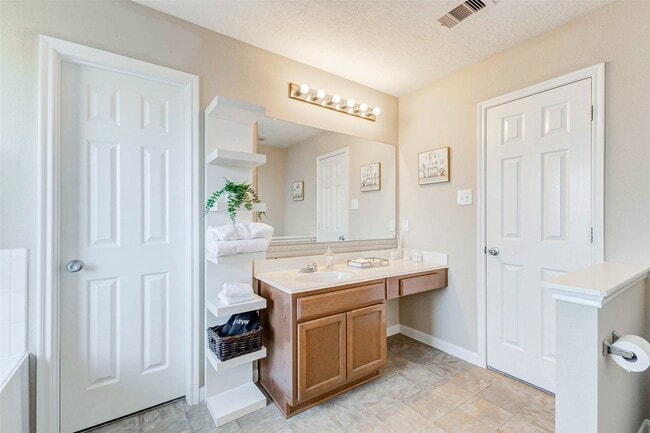 Building Photo - 12638 Skyview Manor Dr