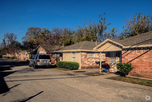 Primary Photo - Las Palmeras Patio Homes