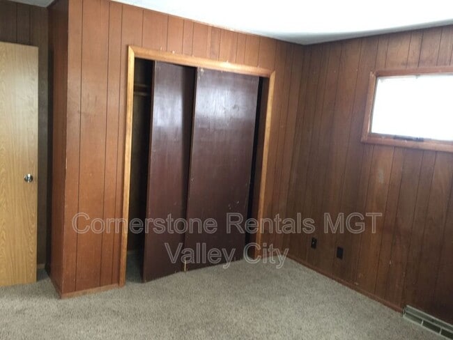 Building Photo - 233 8th Ave NE