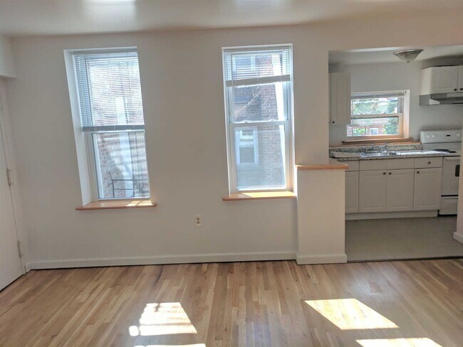 Building Photo - 26 Academy St