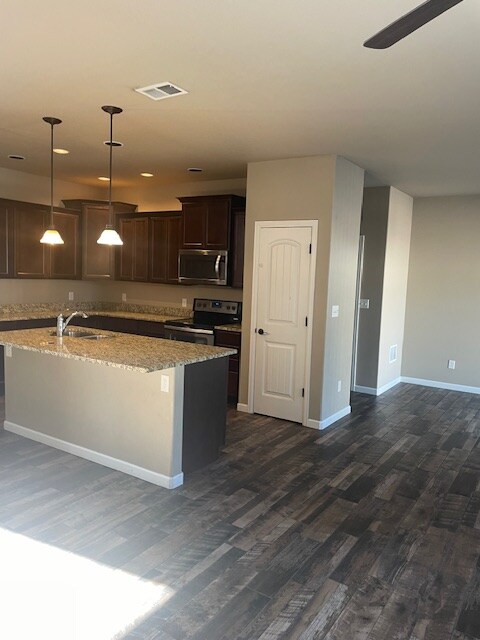 Building Photo - 656 Copper Canyon Dr