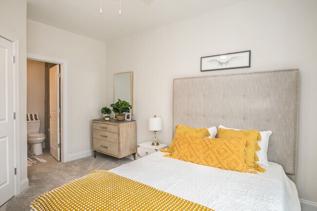 Building Photo - Luxury 2-Bedroom Townhome for Rent in Chimney Oaks – Golf Community Living!