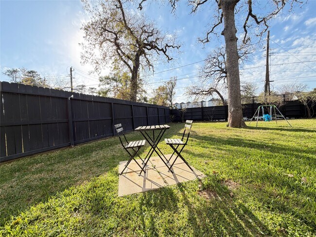 Building Photo - 2807 Old Pecan Grove Ln