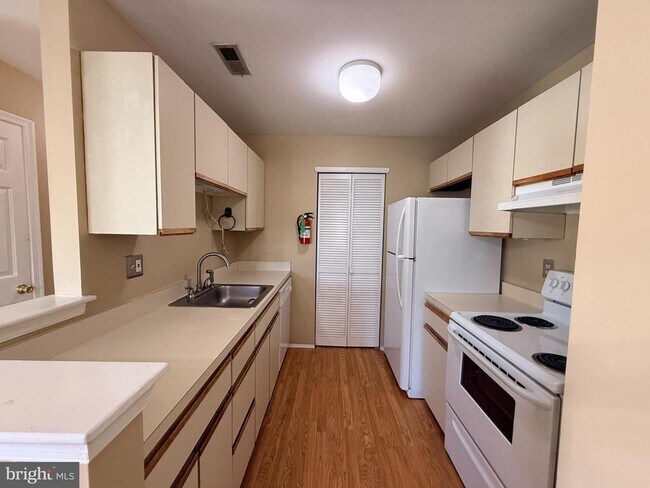 Building Photo - 1403 Britton Pl