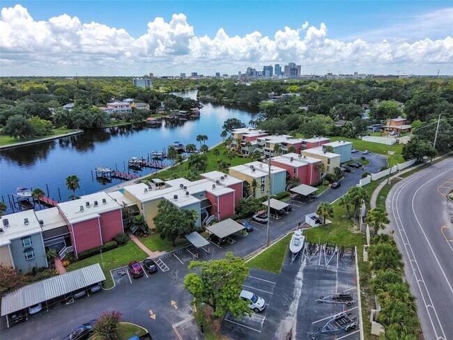 Building Photo - 2424 W Tampa Bay Blvd