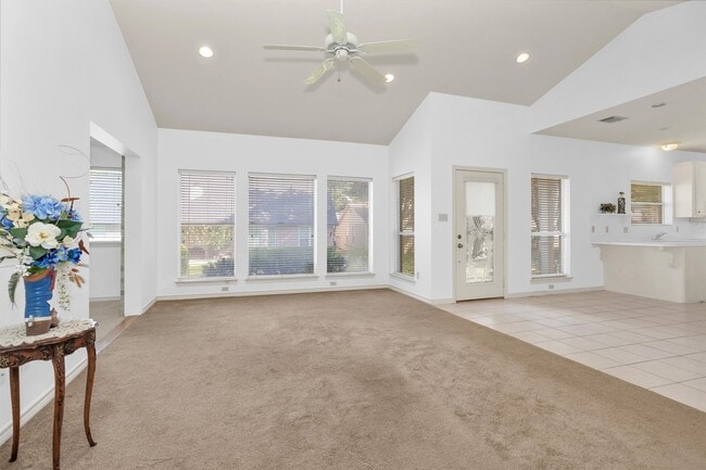 Building Photo - 106 Fairway View Ct