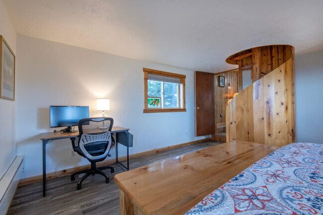 Building Photo - 1711 Fischer Ln