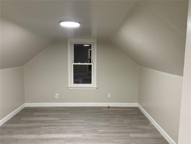 Building Photo - 610 Killingly St