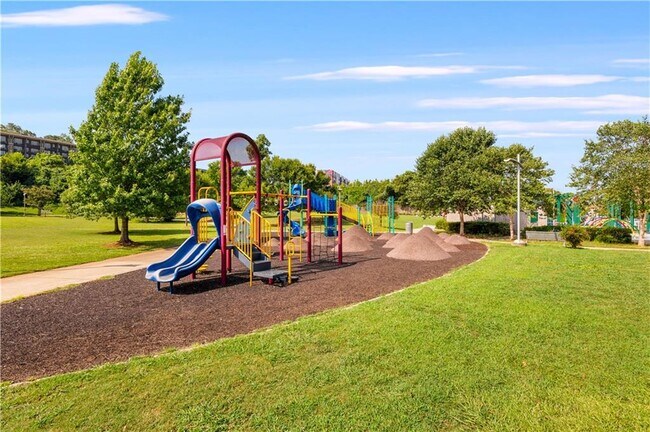 Building Photo - 791 Wylie St SE