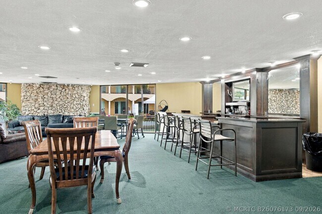 Building Photo - 113 Royal Pk Dr