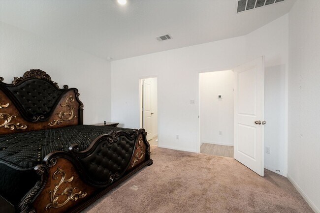 Building Photo - Move-In Ready Gem with Open Layout & Prime Location