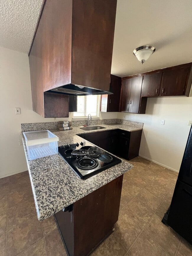 Building Photo - Oroville 4 bed 2 bath 3300sqft country hom...