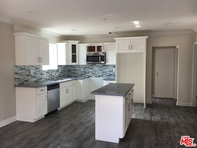 Building Photo - 2702 W Bellevue Ave