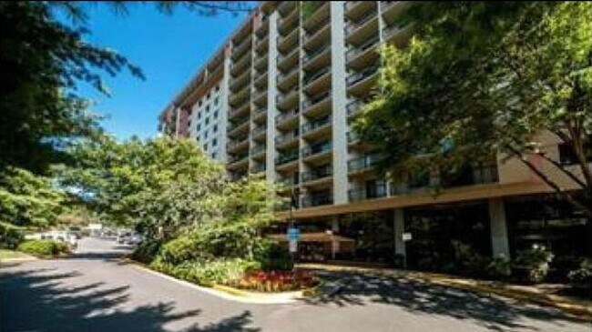 Building Photo - 3800 Powell Ln