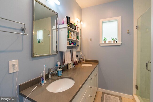 Building Photo - 2029 E Huntingdon St