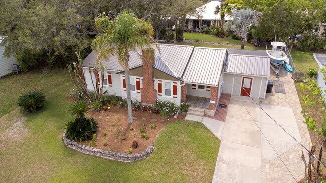 Building Photo - Davis Shores 3/2 Single Family Home