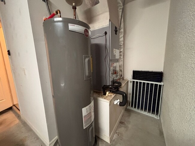 Building Photo - 3 BR 2 BA 2 Car Garage Duplex -  Annual Rental -  Sebastian FL