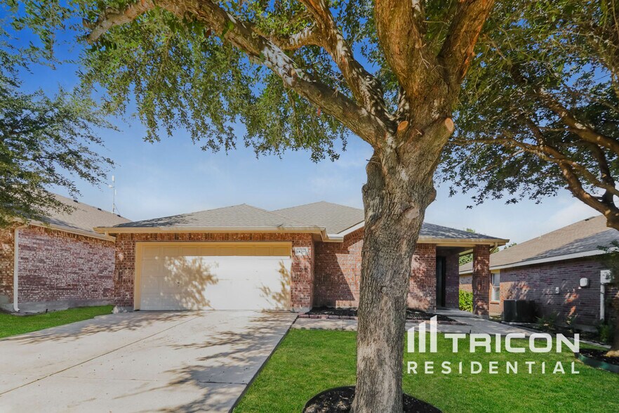 Primary Photo - 439 Eisenhower Ln