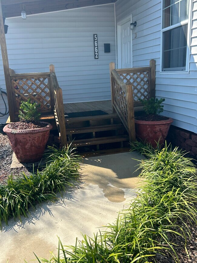 Building Photo - 5662 LA-1