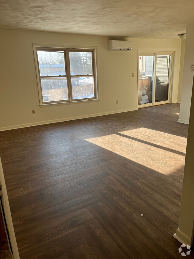 Building Photo - 922B W Aaron Drive in State College - 2 be...