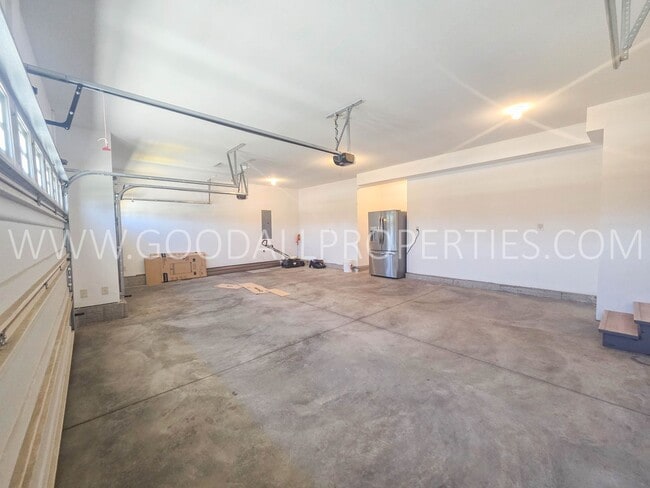 Building Photo - 885 Northview Dr