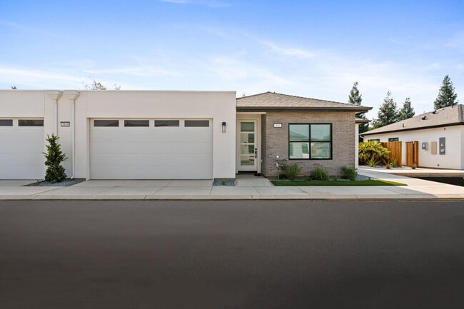 Building Photo - 2806 E Alluvial Ave