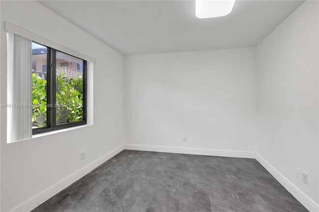 Building Photo - 5980 SW 40th Ave