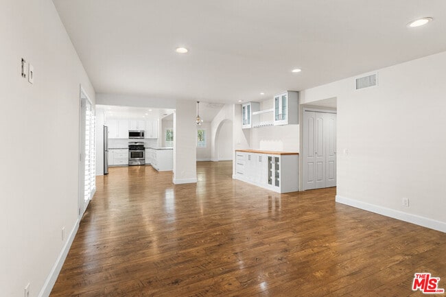 Building Photo - 9200 Wystone Ave